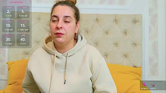 KarinaNoir online show from November 6, 2025, 3:43 am