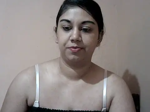 Snapshot of bellachow10 chatting on April 29, 2026, 6:06 am bellachow10 online show from April 29, 2026, 6:06 am