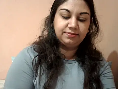 Snapshot of bellachow10 chatting on July 31, 2026, 6:13 am bellachow10 online show from July 31, 2026, 6:13 am
