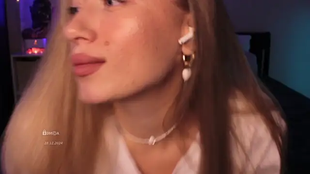 Snapshot of Blondie_Bunny chatting on December 29, 2024, 7:28 am Blondie Bunny online show from December 29, 2024, 7:28 am