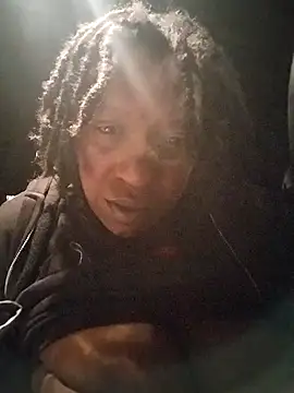 markquanna online show from December 5, 2025, 8:13 am