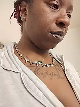 markquanna online show from November 11, 2025, 7:41 pm