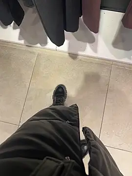 Snapshot of CrazzyChicks chatting on November 27, 2025, 7:42 am CrazzyChicks online show from November 27, 2025, 7:42 am