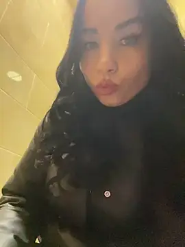 Snapshot of CrazzyChicks chatting on November 3, 2025, 8:07 am CrazzyChicks online show from November 3, 2025, 8:07 am