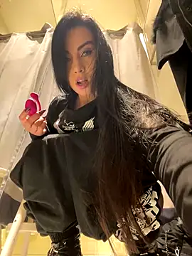 Snapshot of CrazzyChicks chatting on December 2, 2024, 8:04 am CrazzyChicks online show from December 2, 2024, 8:04 am