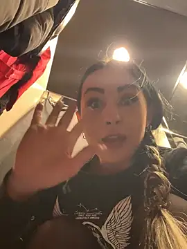 Snapshot of CrazzyChicks chatting on January 26, 2025, 7:53 am CrazzyChicks online show from January 26, 2025, 7:53 am