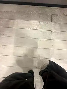 Snapshot of CrazzyChicks chatting on October 29, 2025, 9:41 am CrazzyChicks online show from October 29, 2025, 9:41 am