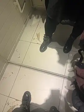 Snapshot of CrazzyChicks chatting on October 12, 2025, 7:21 am CrazzyChicks online show from October 12, 2025, 7:21 am