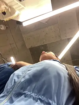 Snapshot of CrazzyChicks chatting on September 15, 2025, 4:24 am CrazzyChicks online show from September 15, 2025, 4:24 am