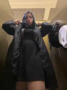 Snapshot of CrazzyChicks chatting on September 29, 2025, 7:04 am CrazzyChicks online show from September 29, 2025, 7:04 am