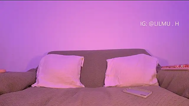 Snapshot of Lilmuh_ chatting on October 24, 2025, 11:15 pm Lilmuh online show from October 24, 2025, 11:15 pm