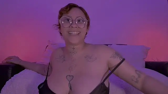 Snapshot of Lilmuh_ chatting on May 1, 2026, 12:04 am Lilmuh online show from May 1, 2026, 12:04 am