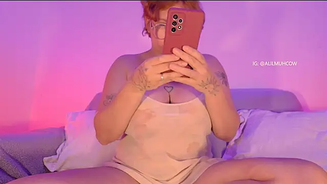 Snapshot of Lilmuh_ chatting on September 27, 2025, 12:17 am Lilmuh online show from September 27, 2025, 12:17 am