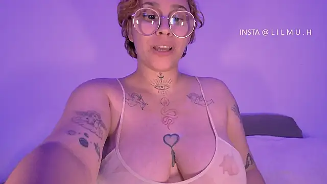 Snapshot of Lilmuh_ chatting on October 31, 2025, 11:33 pm Lilmuh online show from October 31, 2025, 11:33 pm