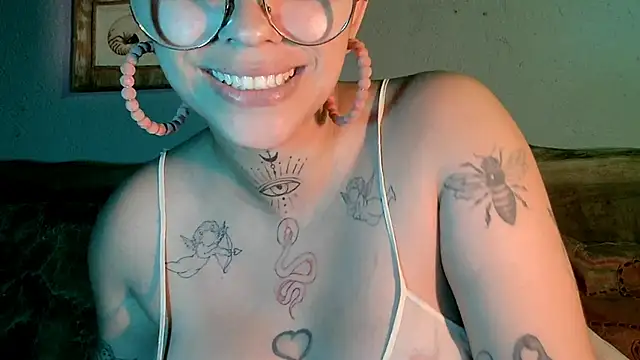 Snapshot of Lilmuh_ chatting on February 26, 2025, 2:30 am Lilmuh online show from February 26, 2025, 2:30 am