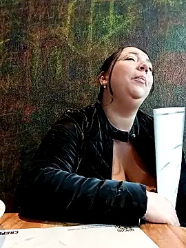 isabella rossse online show from March 6, 2025, 8:48 pm