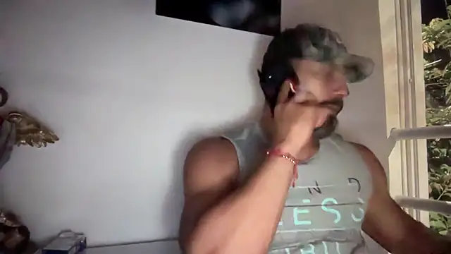 romeolovedark online show from October 3, 2025, 2:04 am