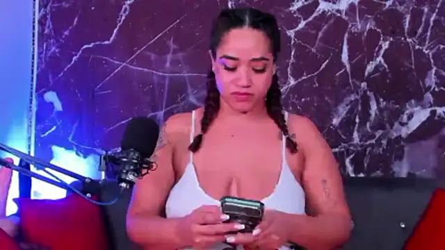 HannaMiillsxh online show from February 3, 2026, 2:44 pm