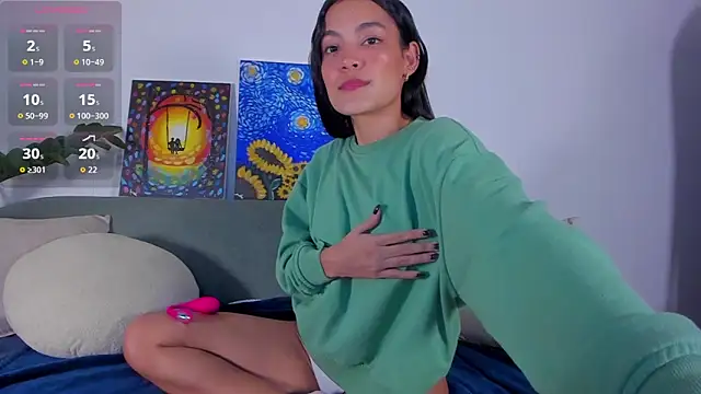 Snapshot of TIFFANYRUSSO chatting on October 9, 2025, 4:24 am TIFFANYRUSSO online show from October 9, 2025, 4:24 am