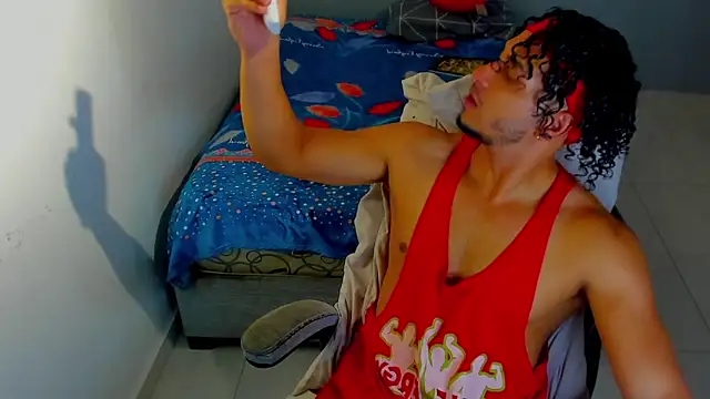 Kris Khalifa69 online show from January 16, 2026, 1:37 pm