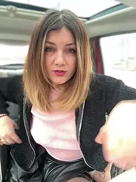 DaisyVibesss online show from February 8, 2025, 10:50 am