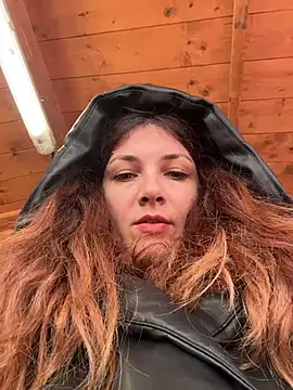 DaisyVibesss online show from December 20, 2025, 10:29 am