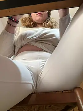 DaisyVibesss online show from January 21, 2025, 12:29 pm