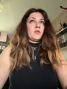 DaisyVibesss online show from April 23, 2026, 10:55 am