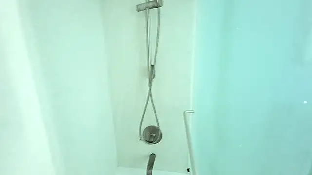 StrongMuscularAndHuge online show from April 21, 2026, 7:37 am