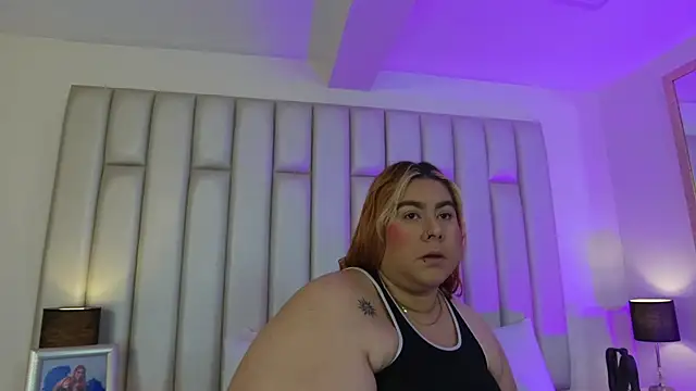 aandreaperez online show from February 17, 2026, 12:02 pm