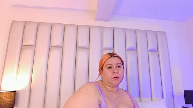 aandreaperez online show from December 5, 2025, 11:42 am