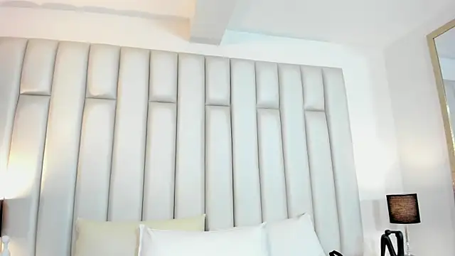 aandreaperez online show from September 22, 2025, 11:38 am