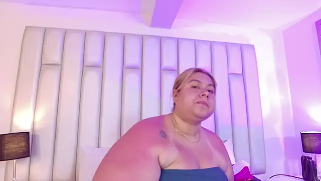 aandreaperez online show from March 24, 2026, 11:43 am