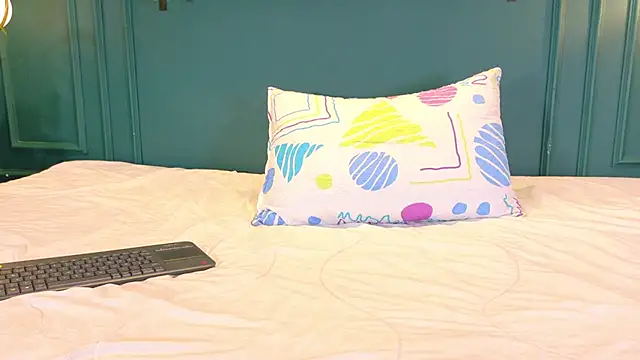 Snapshot of ale_cam chatting on July 28, 2026, 2:13 pm ale cam online show from July 28, 2026, 2:13 pm