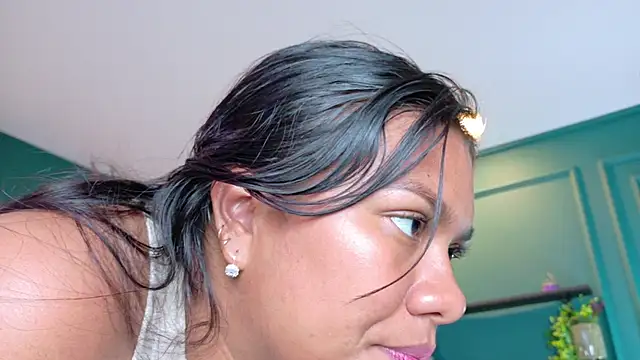 Snapshot of ale_cam chatting on July 7, 2026, 1:41 am ale cam online show from July 7, 2026, 1:41 am