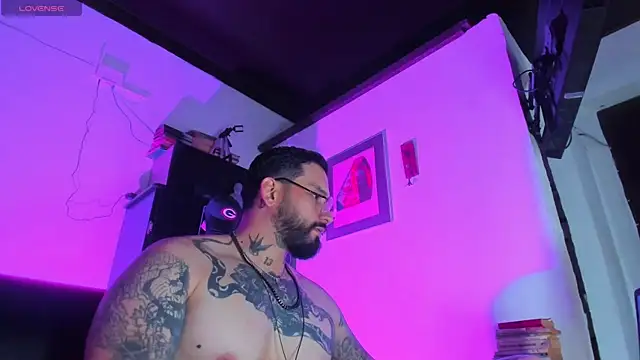 CamiloGray  online show from October 8, 2025, 1:56 pm