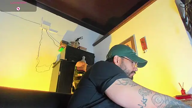 CamiloGray  online show from November 9, 2025, 1:26 pm