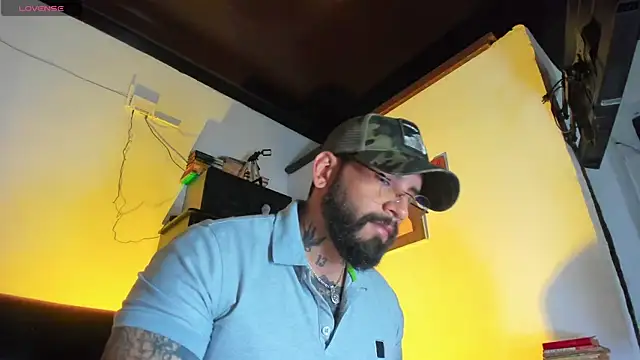 CamiloGray  online show from October 22, 2025, 1:43 pm