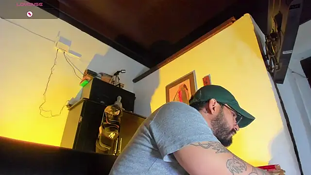 CamiloGray  online show from October 28, 2025, 2:16 pm