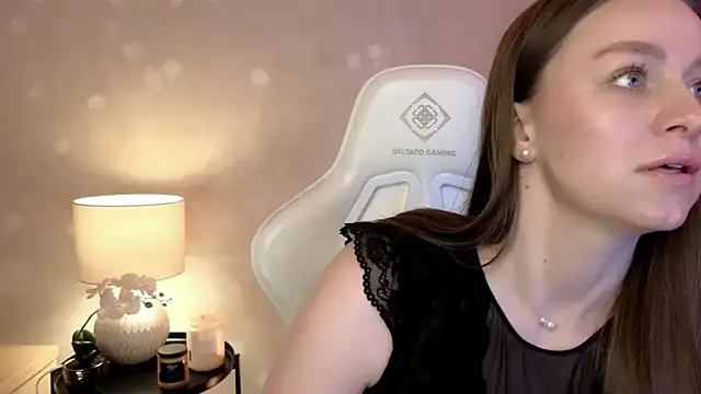 MilaFleur online show from October 5, 2025, 2:08 pm