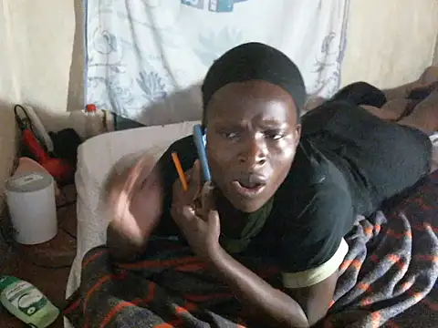 cute-shamza online show from December 15, 2025, 4:51 am