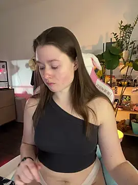 Snapshot of sweetest_pie chatting on February 14, 2026, 5:35 pm sweetest pie online show from February 14, 2026, 5:35 pm