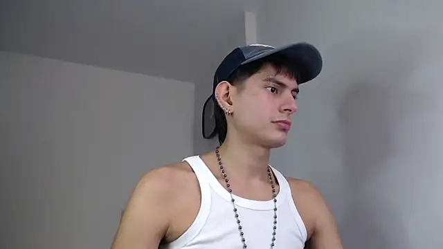 Snapshot of imdavo23 chatting on December 15, 2025, 6:58 pm imdavo23 online show from December 15, 2025, 6:58 pm