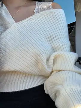 Snapshot of clairewntr chatting on February 25, 2026, 1:00 pm clairewntr online show from February 25, 2026, 1:00 pm