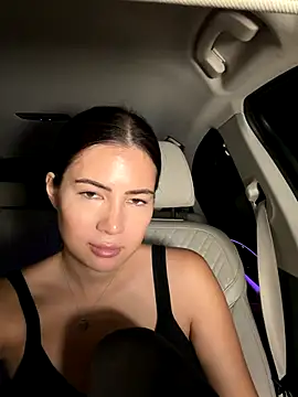 Snapshot of clairewntr chatting on November 14, 2025, 8:12 pm clairewntr online show from November 14, 2025, 8:12 pm