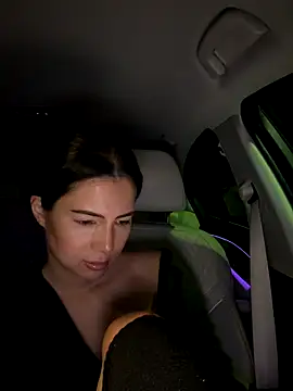 Snapshot of clairewntr chatting on November 21, 2025, 8:08 pm clairewntr online show from November 21, 2025, 8:08 pm