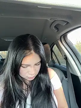 Snapshot of clairewntr chatting on March 6, 2025, 3:24 pm clairewntr online show from March 6, 2025, 3:24 pm