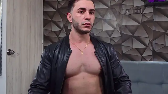 Latino stud4u online show from April 24, 2026, 4:09 pm