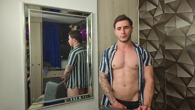 Snapshot of Latino_stud4u chatting on June 6, 2026, 11:43 pm Latino stud4u online show from June 6, 2026, 11:43 pm