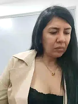 aisha latina online show from February 24, 2025, 6:47 pm